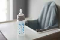 baby-bottle-formula-feeding