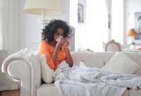 woman-with-tissues-flu-virus_pexels-olly-3960031