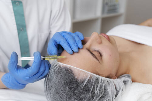 freepic-woman-getting-face-prp-treatment