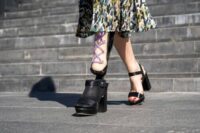 prosthesis-woman-walking_pexels