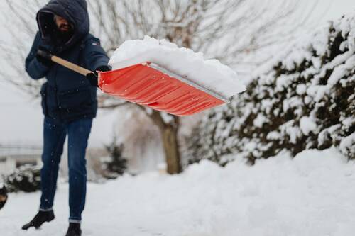 lifting-heavy-snow