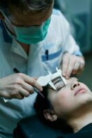 eyelid-surgery-or-vs-inoffice