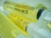 autoinjectors-vs-prefilled-syringes.jpg