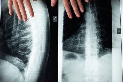 experienced-spine-surgeon.jpg