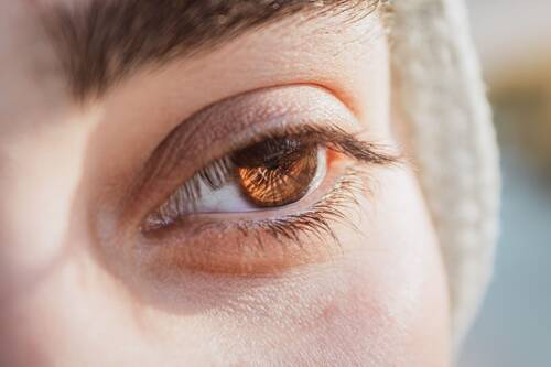 eyelid-drooping-pexels.jpg