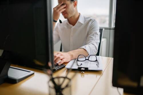 identifying-addiction-in-worplace-pexels.jpg