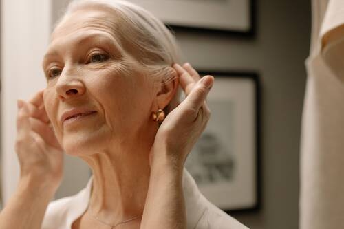 recovery-after-facelift-pexels.jpg