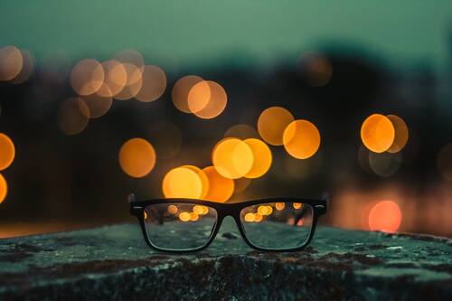 when to see eye doctor pexels