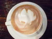 "coffee cappuccino art maple leaf via quattrone" by skeddy in NYC is licensed under CC BY 2.0
