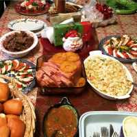 “Christmas Roast and Ham Dinner. Had Tamales for Christmas Eve and Christmas morning. #Roast #Ham #ChristmasDinner #Christmas #Champagne #Dinner #Foodstagram” by Yvonne Esperanza is licensed under CC BY 2.0