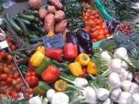 "Sunday market in Paris: all organic food" by Richard Smith is licensed under CC BY 2.0