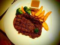 “Rib-eye Steak เนื้อออสเตรเลีย ร้านโฮลลี่คาว อารีย์2” by Promote Restaurant is licensed under CC BY 2.0